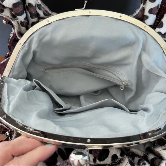 Brown Faux Croc Purse w/furry animal print trim, kiss lock, gems EUC - Picture 13 of 15